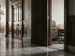 Kristi Noem is back